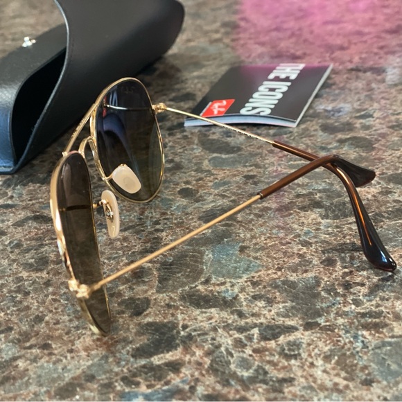 Ray-Ban Aviators - Picture 7 of 9